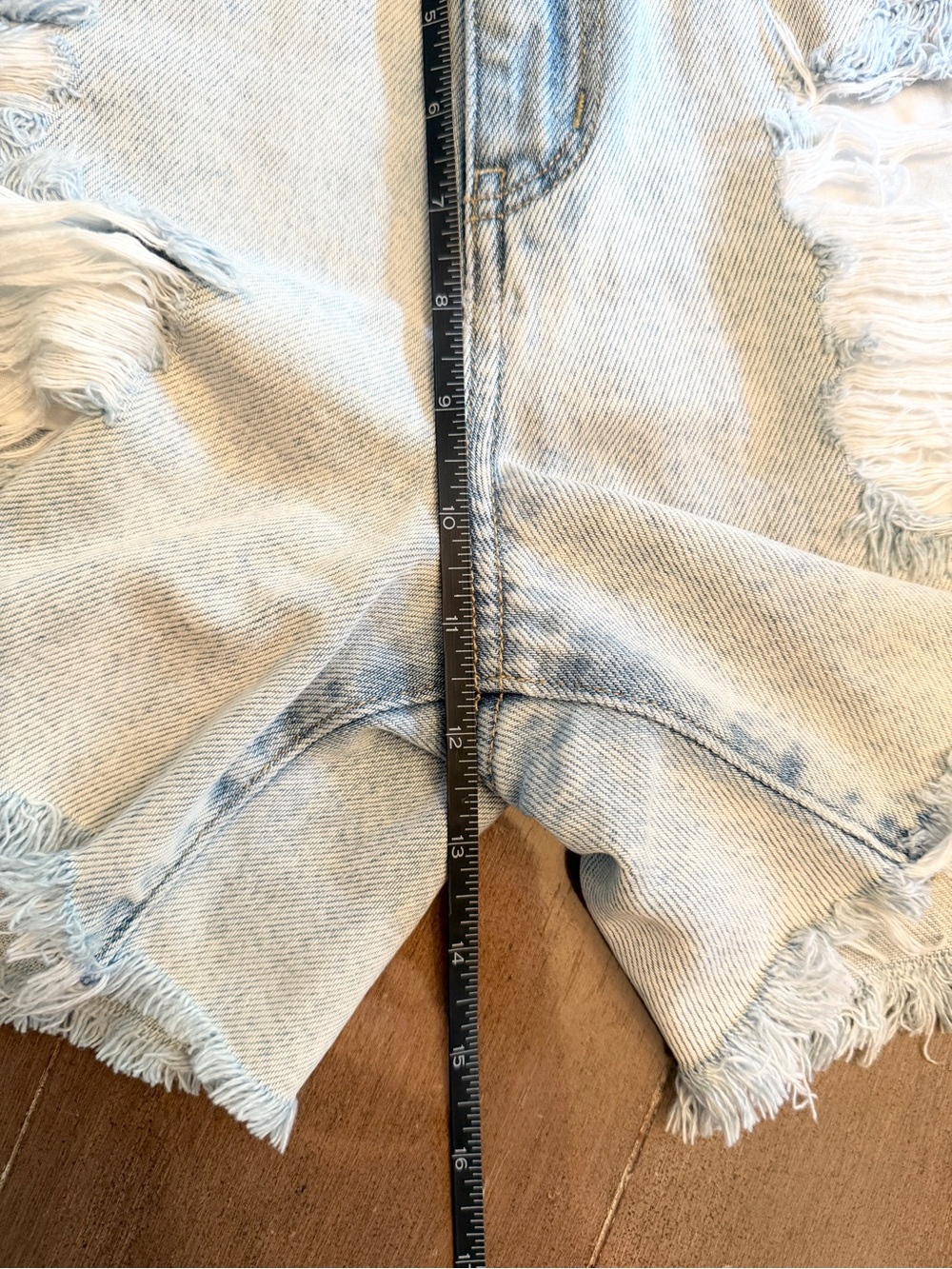 American Eagle Mom Shorts Distressed Hi Rise Size 4 - Picture 9 of 10
